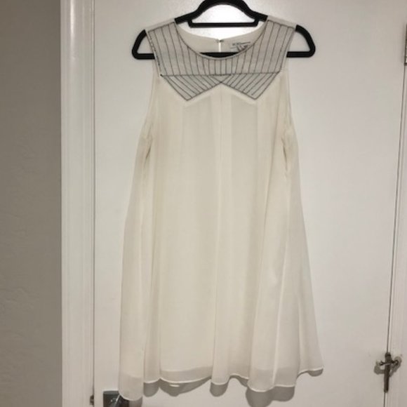 BCBGeneration Dresses & Skirts - BCBGeneration White w Black Embroider A-Line Dress